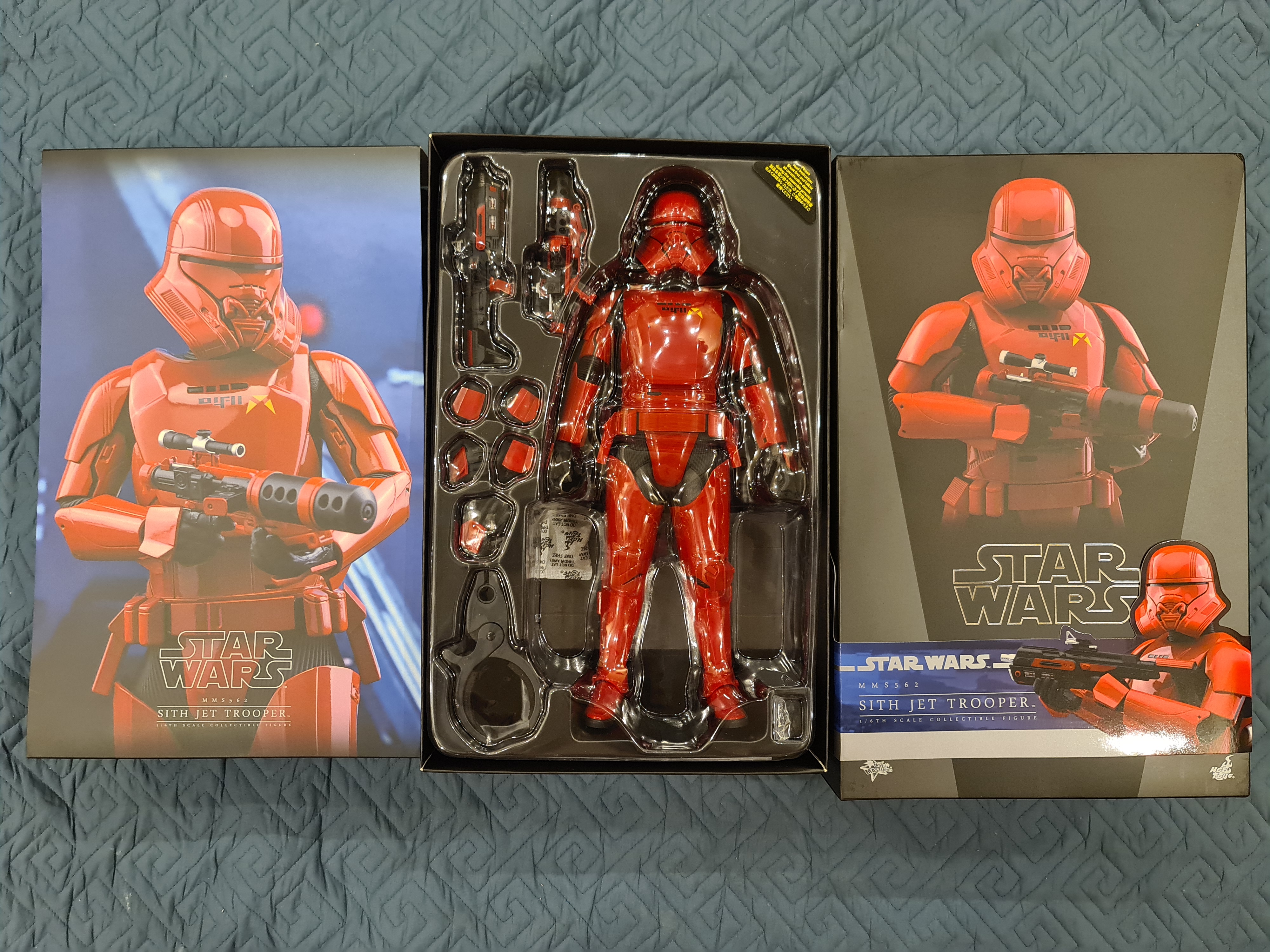 Hot Toys - Sith Jet Trooper - 1:6 Scale Collectible - The Rise of Skywalker - Movie Masterpiece Series HOT TOYS