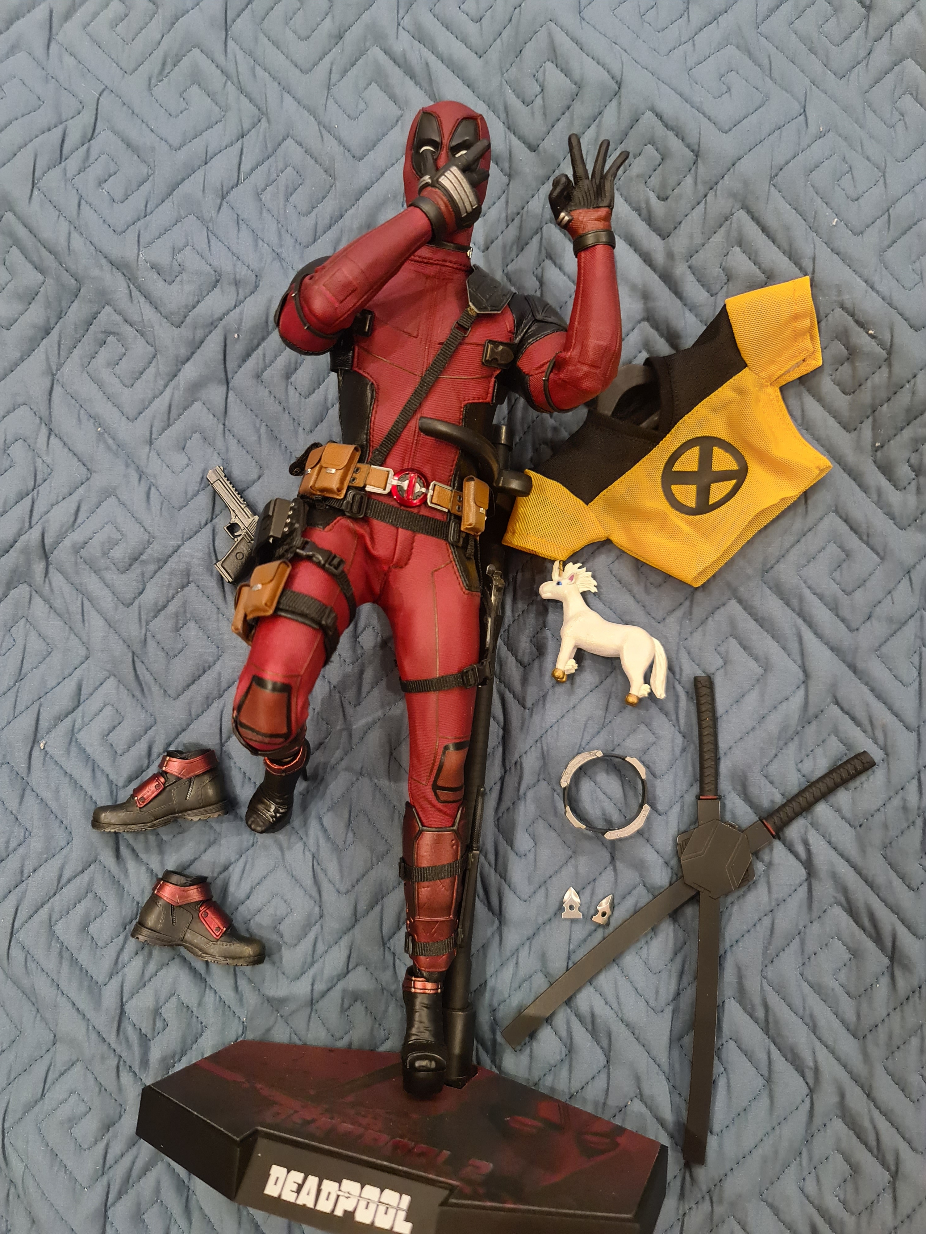 Hot Toys - Deadpool - 1:6 Scale Collectible - Deadpool 2 - Movie Masterpiece Series