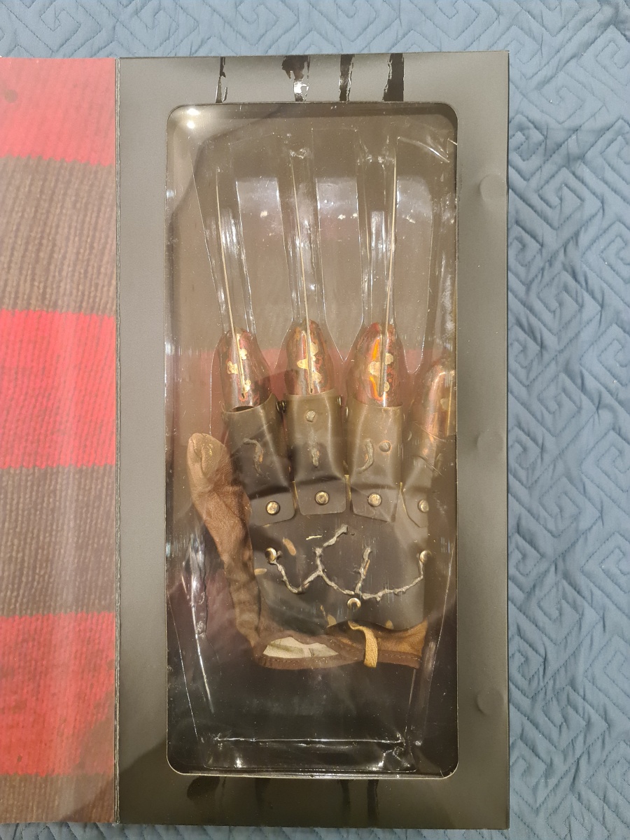 Trick or Treat - Freddy Krueger Deluxe Glove (The Dream Master) - 1:1 Scale Collectible - A Nightmare on Elm Street 4: The Dream Master