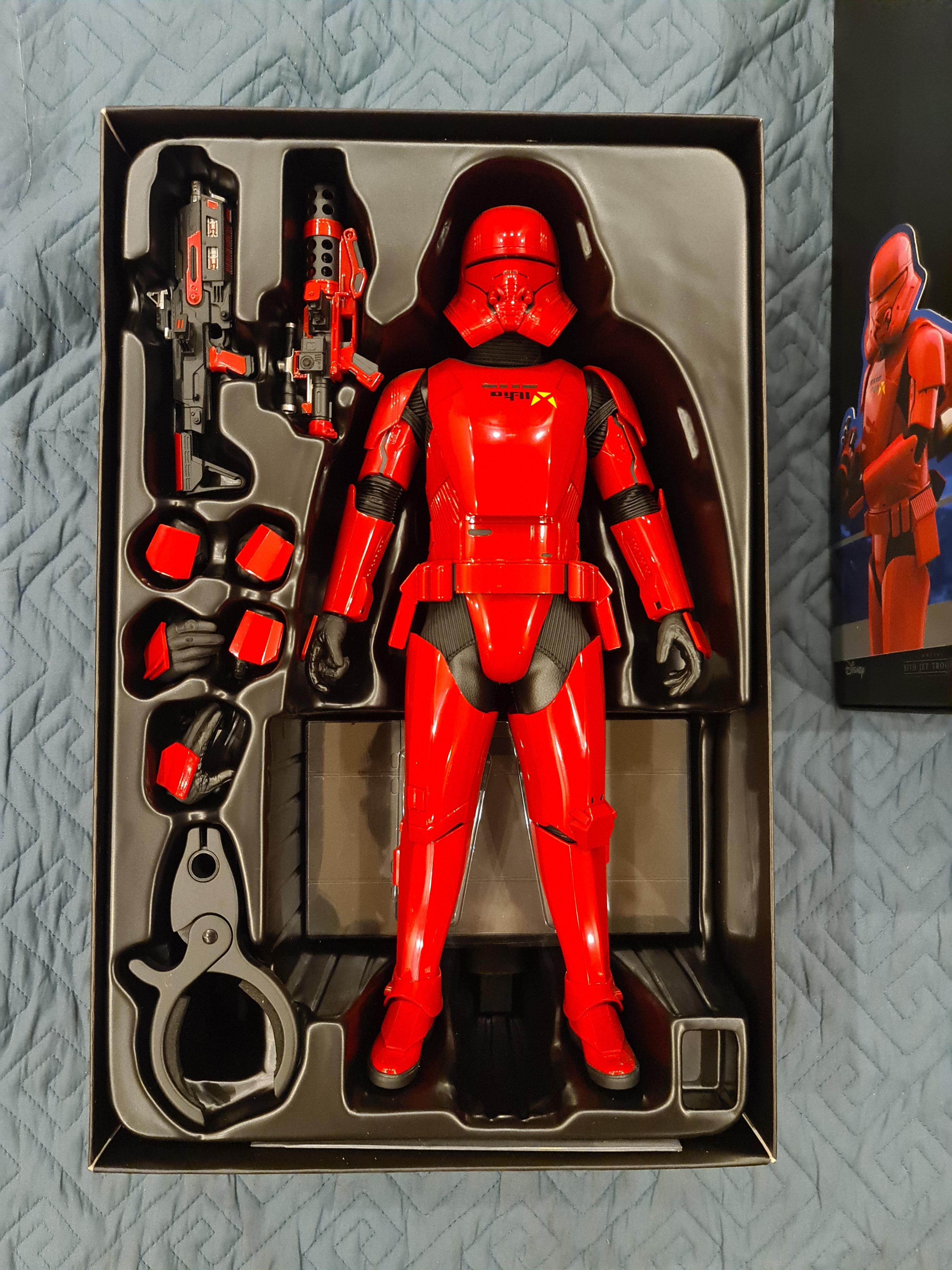 Hot Toys - Sith Jet Trooper - 1:6 Scale Collectible - The Rise of Skywalker - Movie Masterpiece Series HOT TOYS